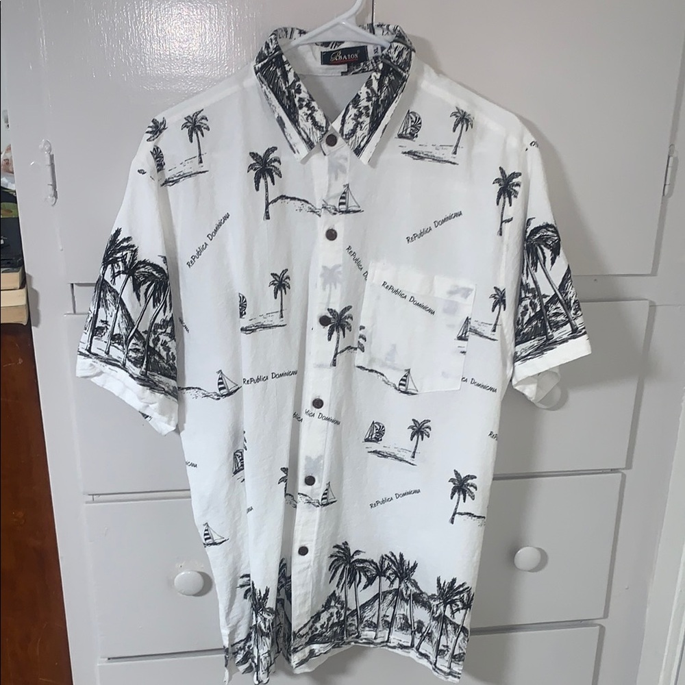 Mens White and Black Casual Button Down Shirt with Tropical Print size XL